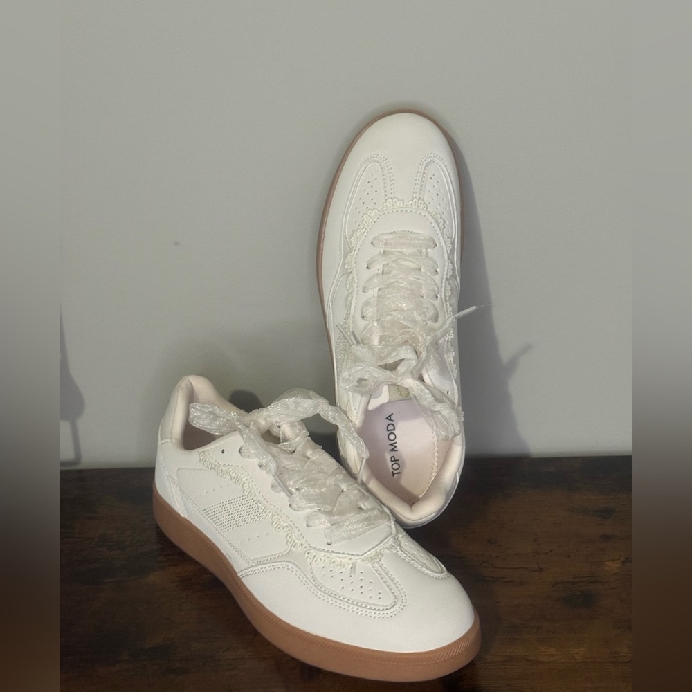 Top MODA Cream and Tan Women's Sneakers NWOT